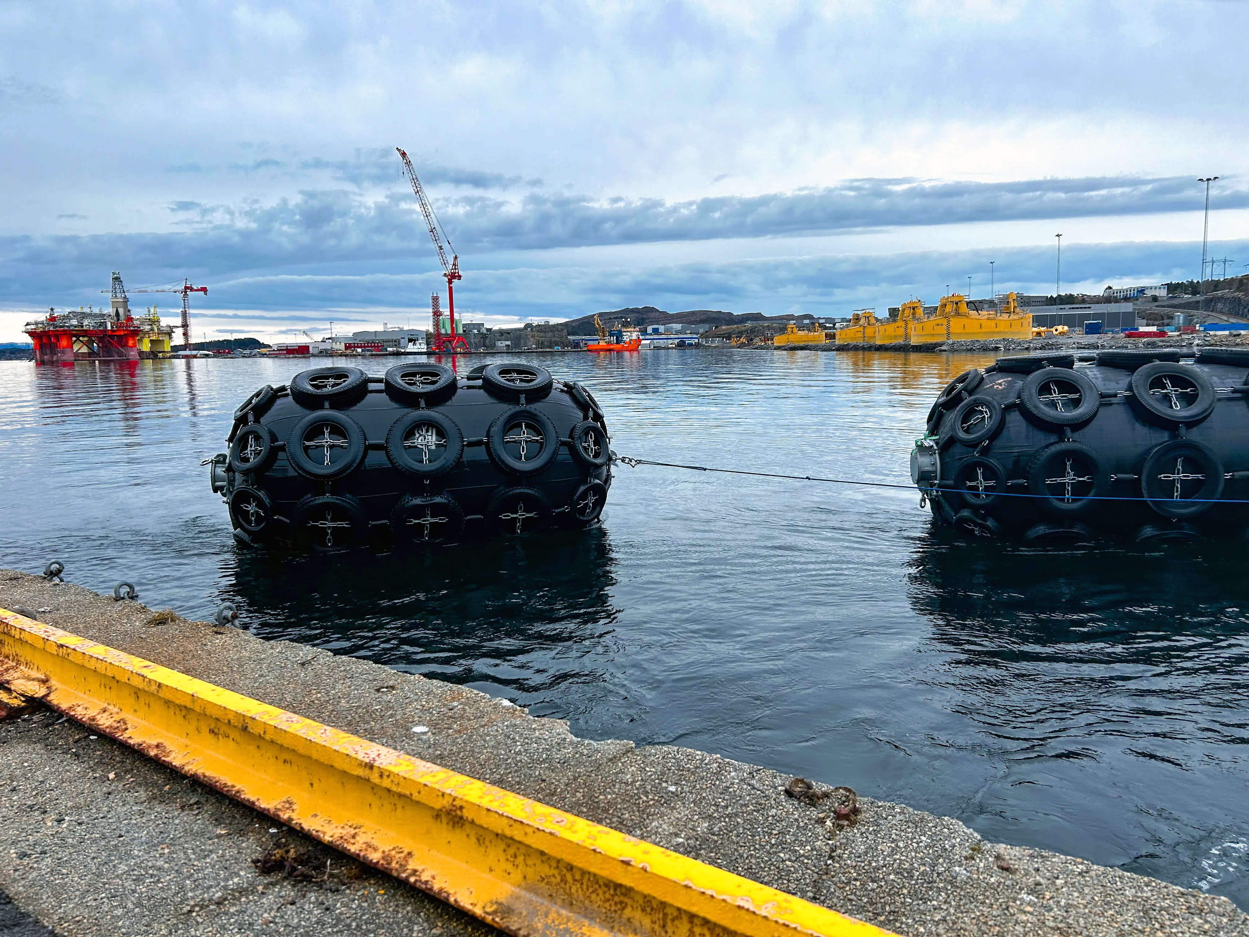 Floating Yokohama Fenders class
