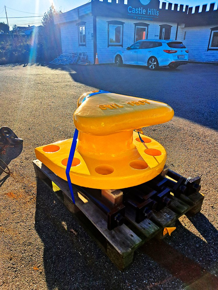 One big and yellowish Quay bollard in stock in Norway